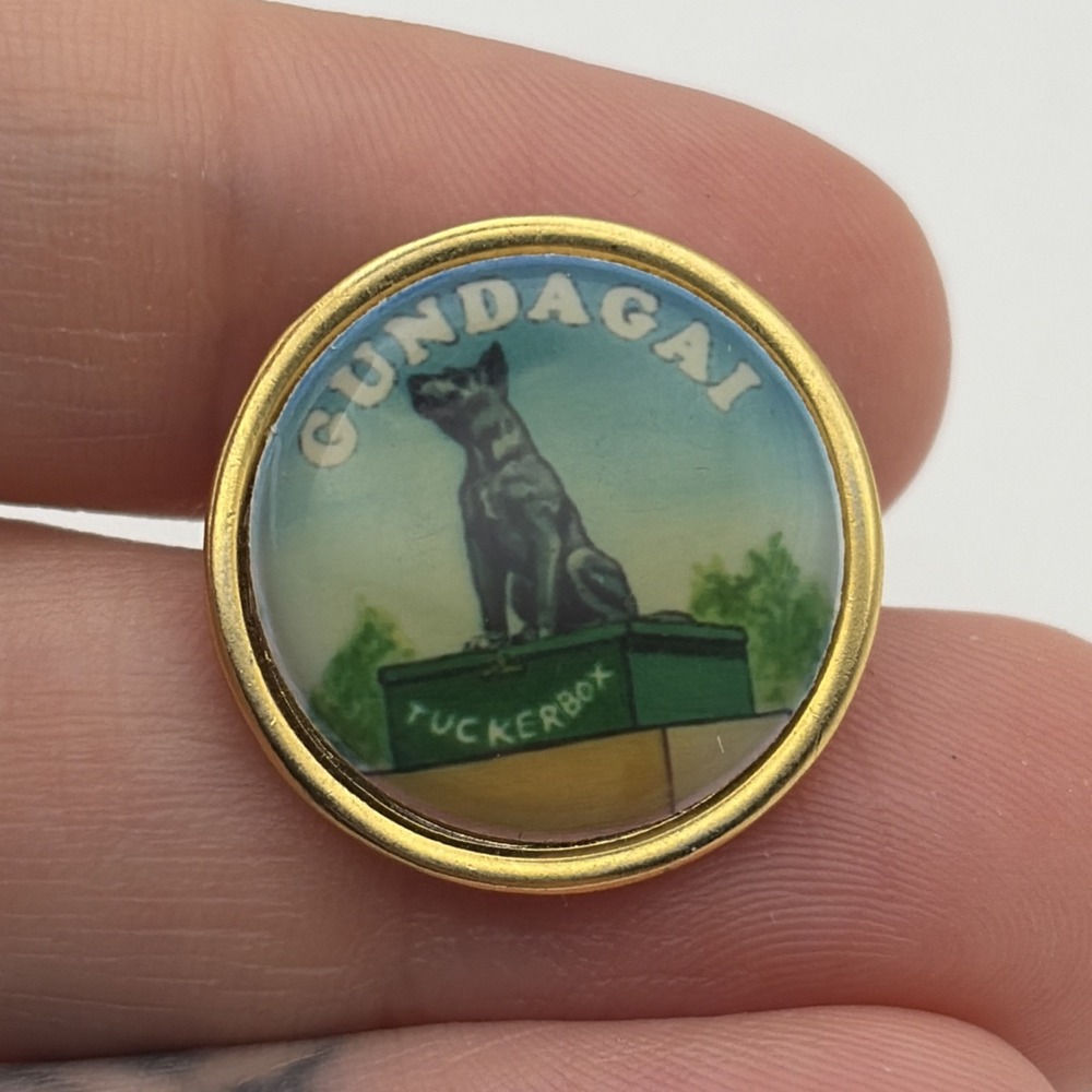 Gundagai The Dog On The Tuckerbox Statue Australia Lapel Hat Pin